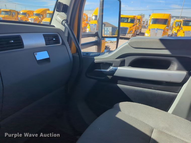 image for item EQ2457 2022 Kenworth T680 semi truck