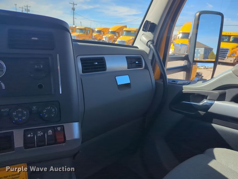 image for item EQ2457 2022 Kenworth T680 semi truck