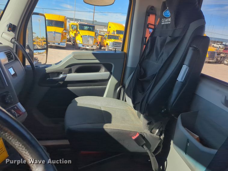 image for item EQ2457 2022 Kenworth T680 semi truck