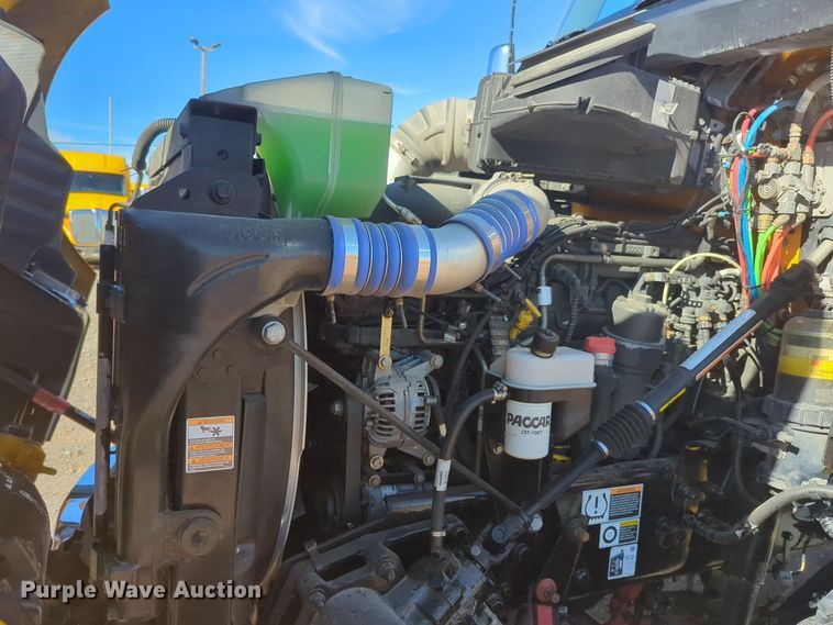 image for item EQ2457 2022 Kenworth T680 semi truck