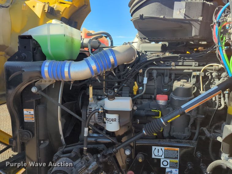 image for item EQ2457 2022 Kenworth T680 semi truck