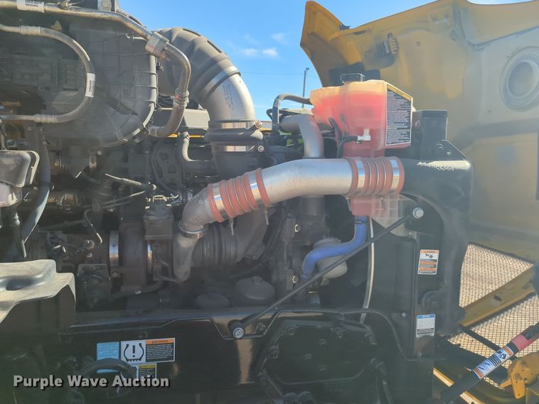 image for item EQ2457 2022 Kenworth T680 semi truck