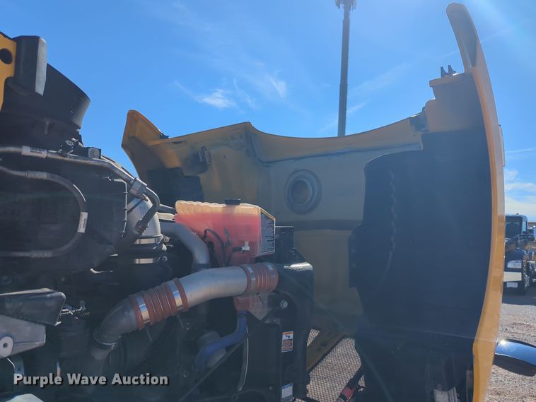 image for item EQ2457 2022 Kenworth T680 semi truck