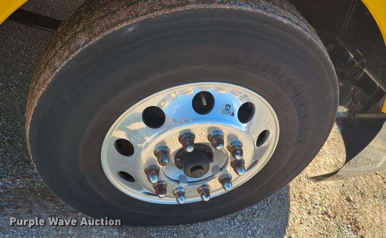 image for item EQ2457 2022 Kenworth T680 semi truck