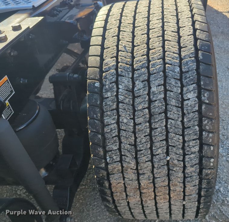 image for item EQ2457 2022 Kenworth T680 semi truck