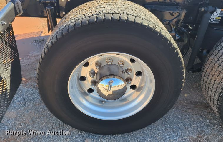 image for item EQ2457 2022 Kenworth T680 semi truck