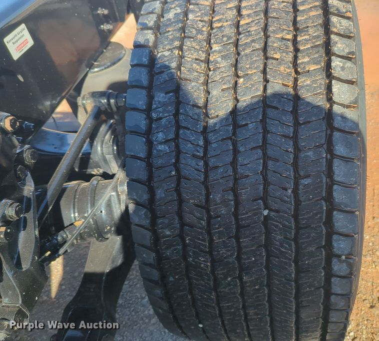 image for item EQ2457 2022 Kenworth T680 semi truck