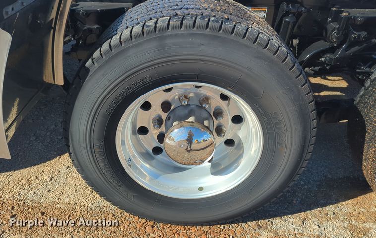 image for item EQ2457 2022 Kenworth T680 semi truck