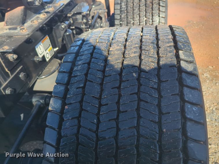 image for item EQ2457 2022 Kenworth T680 semi truck