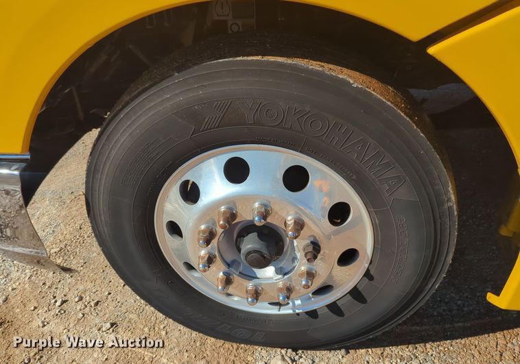 image for item EQ2457 2022 Kenworth T680 semi truck