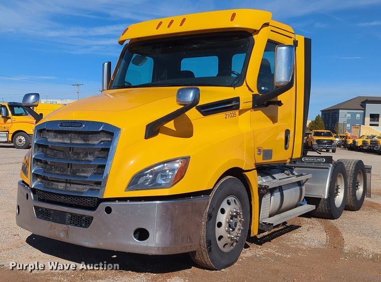 image for item EQ2458 2021 Freightliner Cascadia 126 semi truck