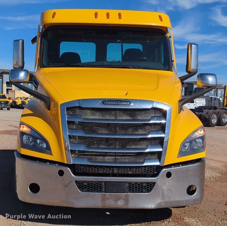 image for item EQ2458 2021 Freightliner Cascadia 126 semi truck