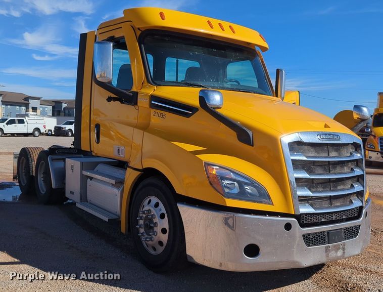 image for item EQ2458 2021 Freightliner Cascadia 126 semi truck