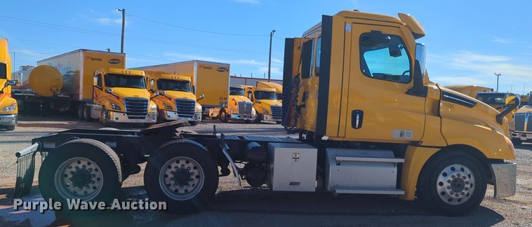 image for item EQ2458 2021 Freightliner Cascadia 126 semi truck