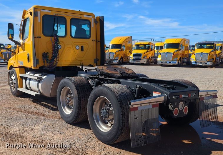 image for item EQ2458 2021 Freightliner Cascadia 126 semi truck