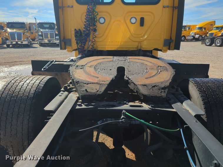 image for item EQ2458 2021 Freightliner Cascadia 126 semi truck