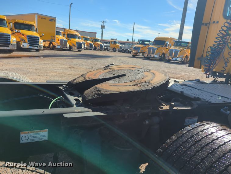 image for item EQ2458 2021 Freightliner Cascadia 126 semi truck