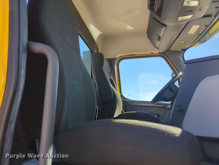 image for item EQ2458 2021 Freightliner Cascadia 126 semi truck