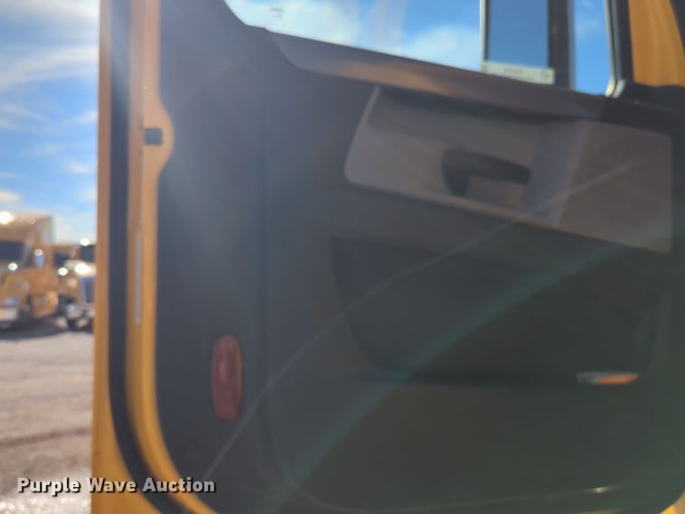 image for item EQ2458 2021 Freightliner Cascadia 126 semi truck