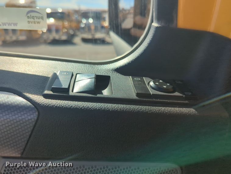 image for item EQ2458 2021 Freightliner Cascadia 126 semi truck