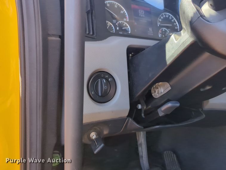 image for item EQ2458 2021 Freightliner Cascadia 126 semi truck