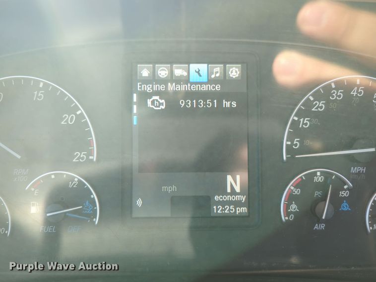 image for item EQ2458 2021 Freightliner Cascadia 126 semi truck