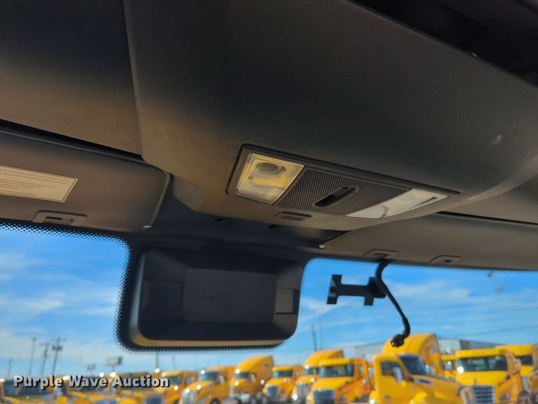 image for item EQ2458 2021 Freightliner Cascadia 126 semi truck