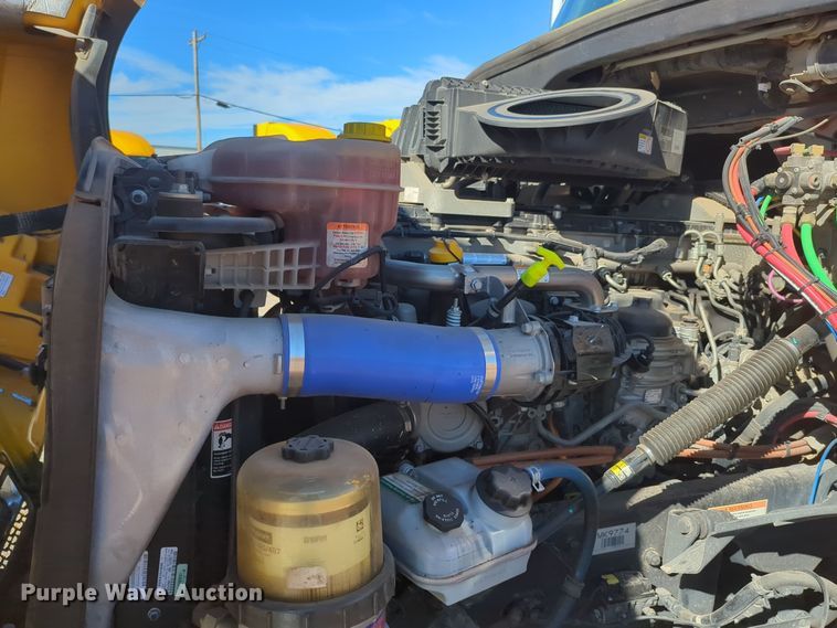 image for item EQ2458 2021 Freightliner Cascadia 126 semi truck