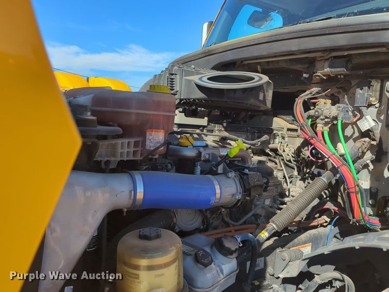 image for item EQ2458 2021 Freightliner Cascadia 126 semi truck