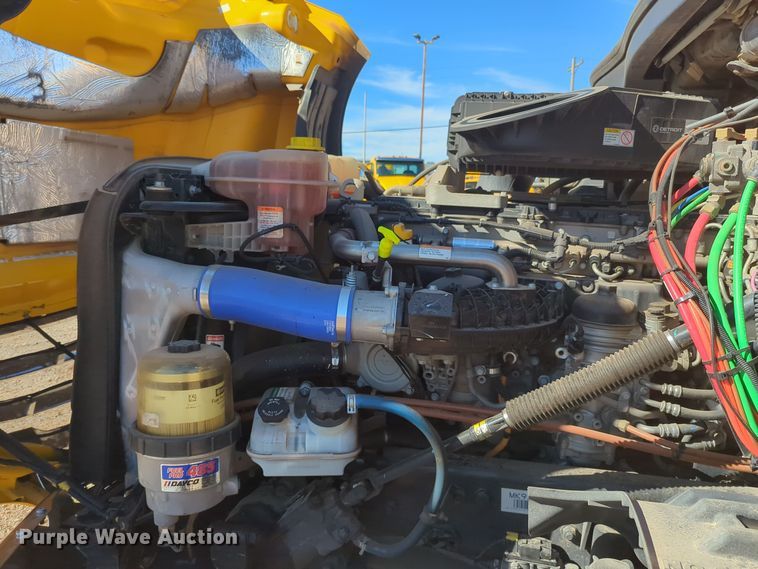 image for item EQ2458 2021 Freightliner Cascadia 126 semi truck