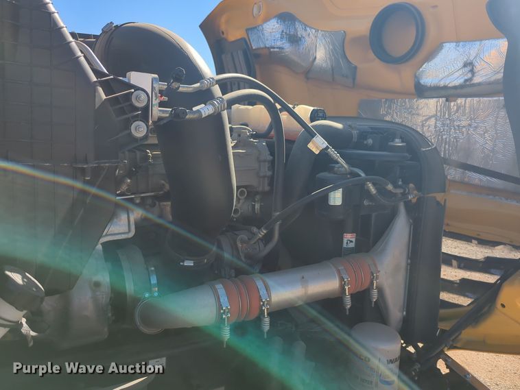 image for item EQ2458 2021 Freightliner Cascadia 126 semi truck