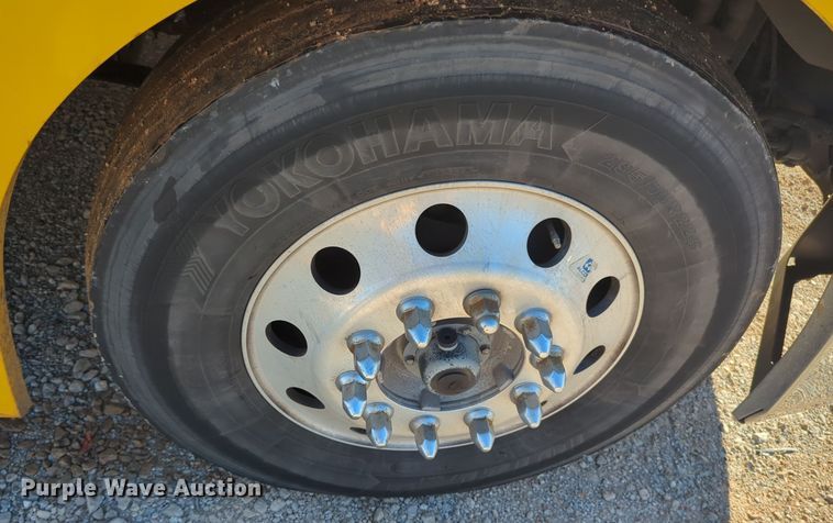 image for item EQ2458 2021 Freightliner Cascadia 126 semi truck