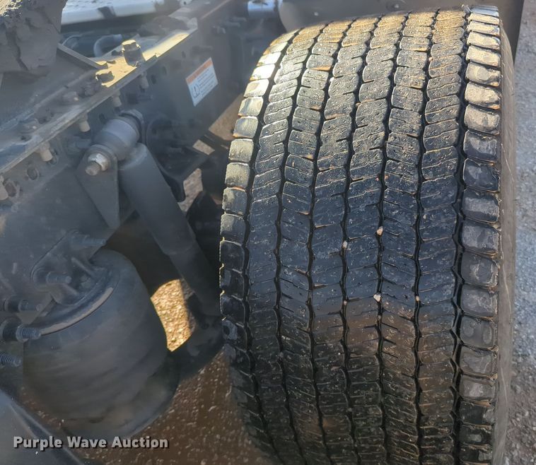 image for item EQ2458 2021 Freightliner Cascadia 126 semi truck