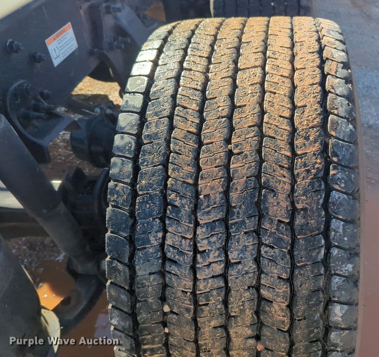 image for item EQ2458 2021 Freightliner Cascadia 126 semi truck