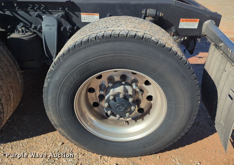 image for item EQ2458 2021 Freightliner Cascadia 126 semi truck