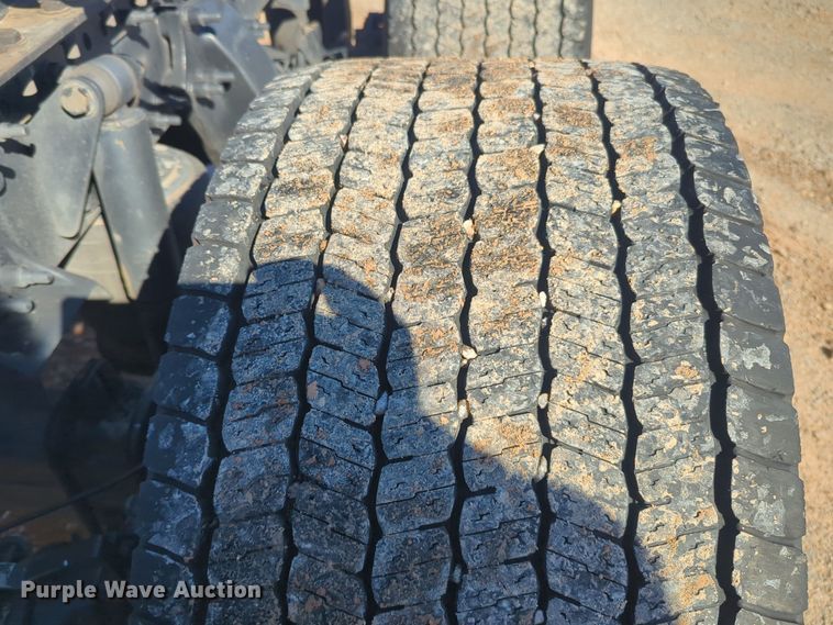 image for item EQ2458 2021 Freightliner Cascadia 126 semi truck