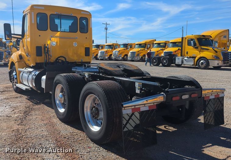 image for item EQ2459 2022 Kenworth T680 semi truck