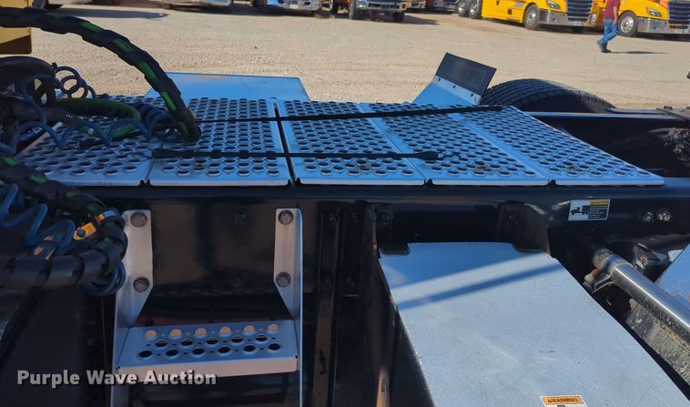 image for item EQ2459 2022 Kenworth T680 semi truck