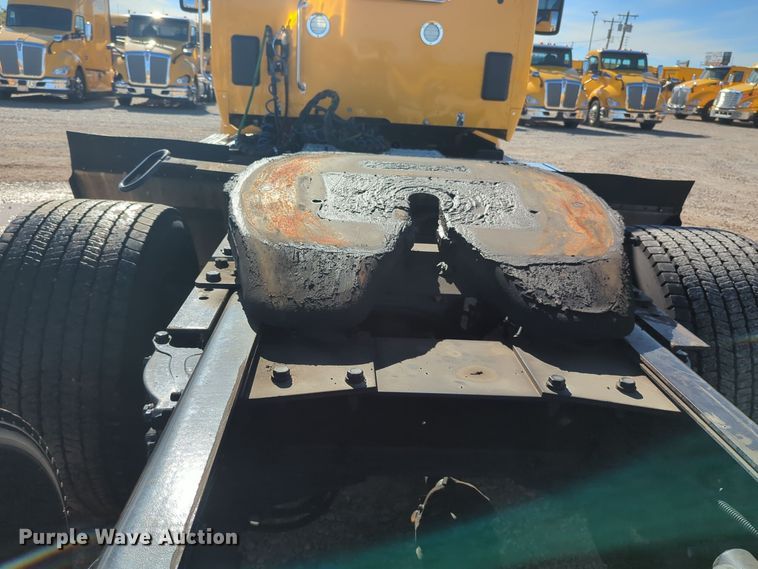 image for item EQ2459 2022 Kenworth T680 semi truck