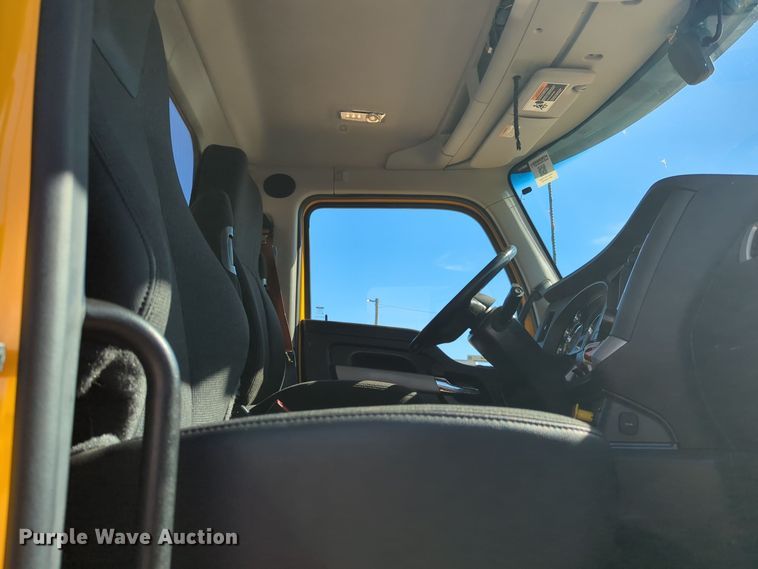 image for item EQ2459 2022 Kenworth T680 semi truck