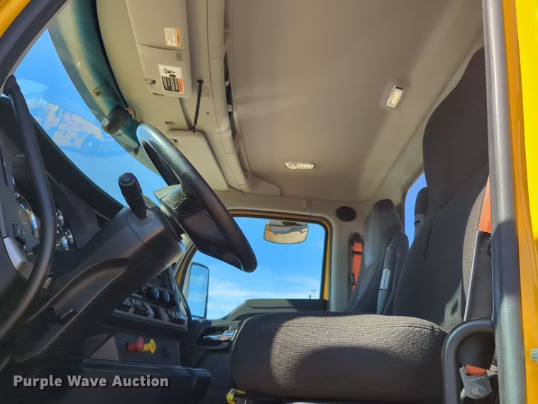 image for item EQ2459 2022 Kenworth T680 semi truck