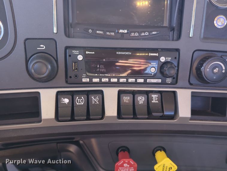 image for item EQ2459 2022 Kenworth T680 semi truck