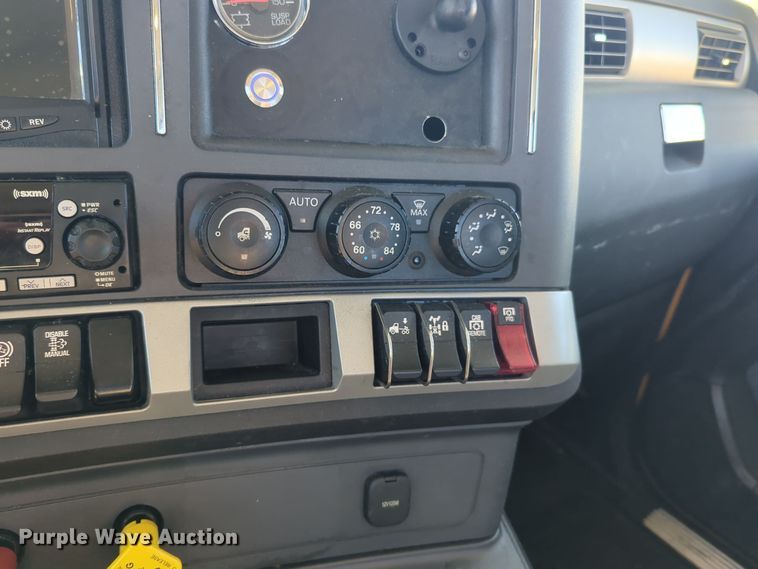 image for item EQ2459 2022 Kenworth T680 semi truck