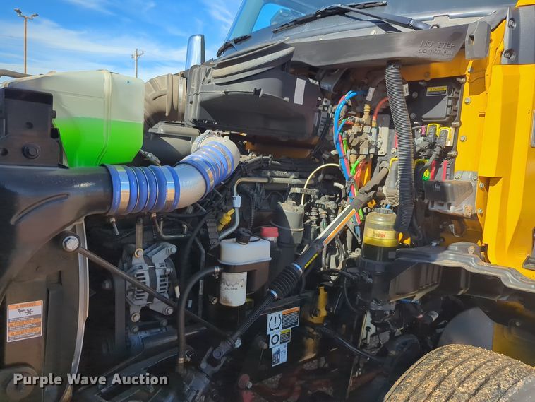 image for item EQ2459 2022 Kenworth T680 semi truck