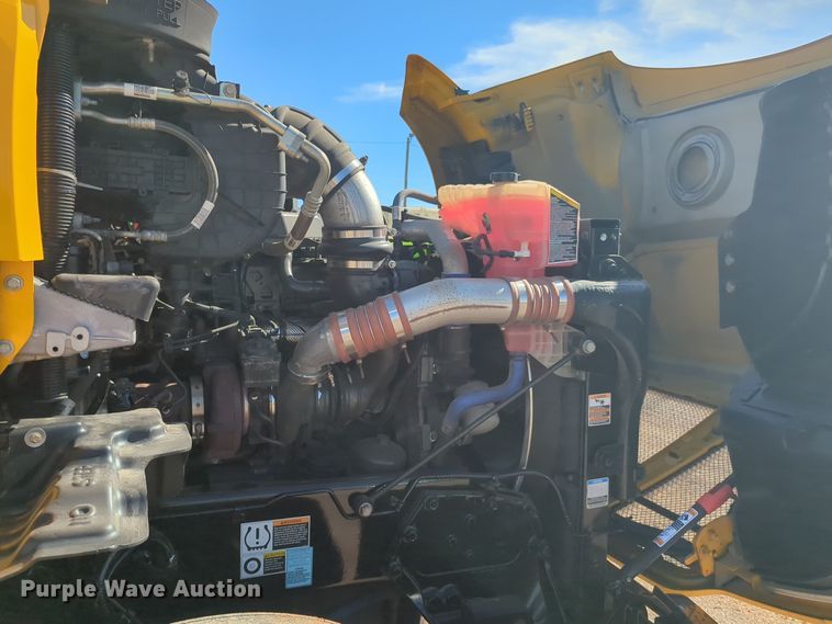 image for item EQ2459 2022 Kenworth T680 semi truck