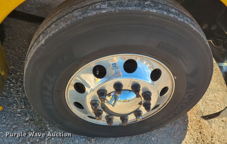 image for item EQ2459 2022 Kenworth T680 semi truck