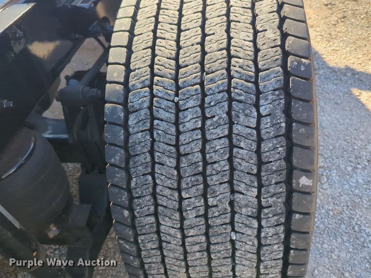 image for item EQ2459 2022 Kenworth T680 semi truck