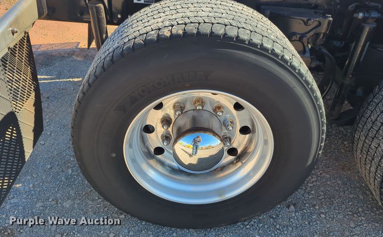 image for item EQ2459 2022 Kenworth T680 semi truck