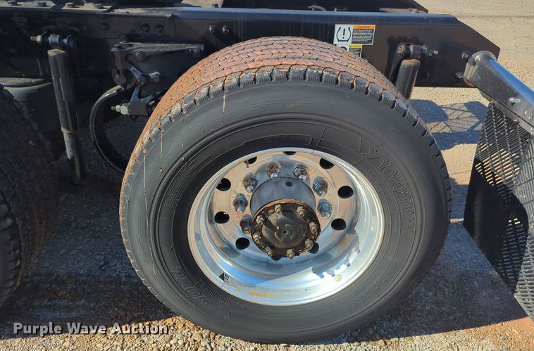 image for item EQ2459 2022 Kenworth T680 semi truck