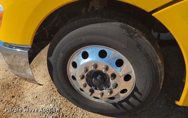 image for item EQ2459 2022 Kenworth T680 semi truck